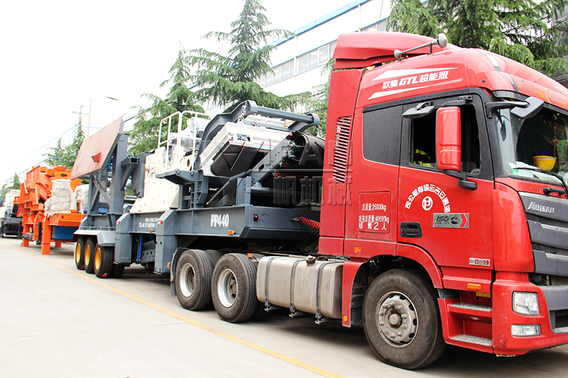 移動(dòng)顎式破碎機(jī)發(fā)貨